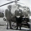 Jean Moine vec son acolyte Martin D'Arnal devant le futur Jet Ranger OH 4 - Photo  X - Collection JMP - En cas d'observation sur le copyright de cette photo merci de nous contacter