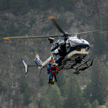 Cliquez ici pour dcouvrir l'EC145 du PGHM en dmonstration lors de la JPO 2006  la DZ des Bois de Chamonix (photo  Christophe Gothi)