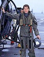 Le lieutenant de vaisseau Marine Bayer pilote une alouette III - Photo  ?